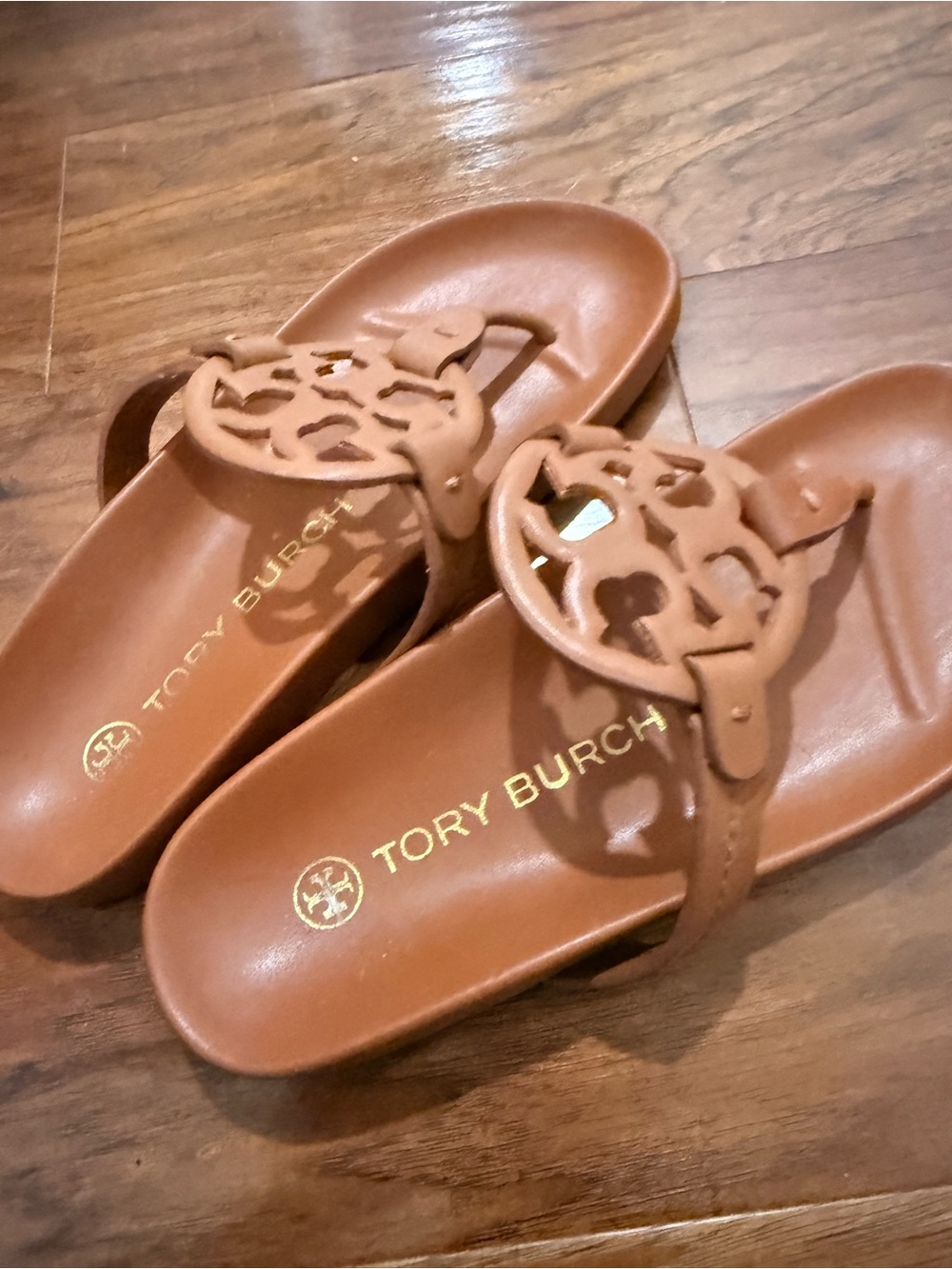 Tory Burch Leather Logo Thong Sandals in Chestnut Brown - Picture 3 of 3